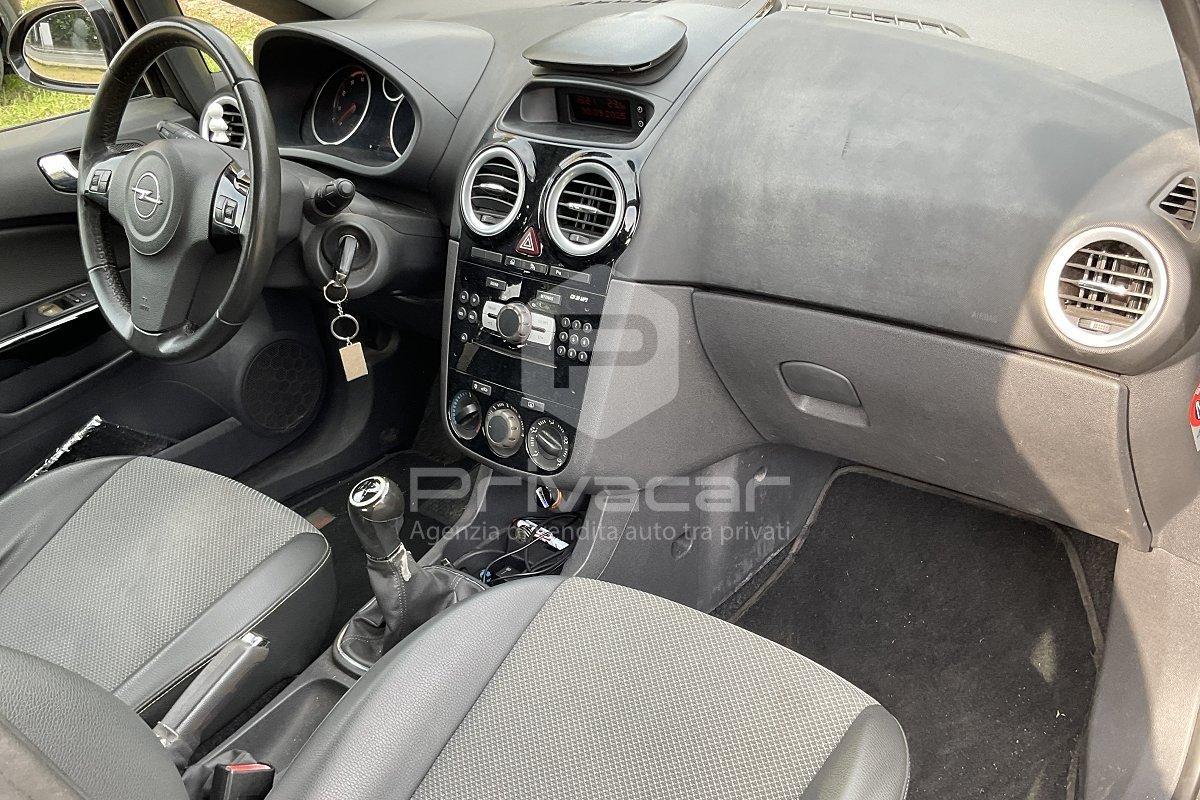OPEL Corsa 1.4 16V 5 porte Cosmo