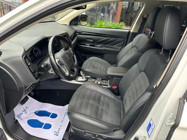 MITSUBISHI Outlander 2.4 MIVEC 4WD PHEV Instyle Plus 25000KM UNIPROP