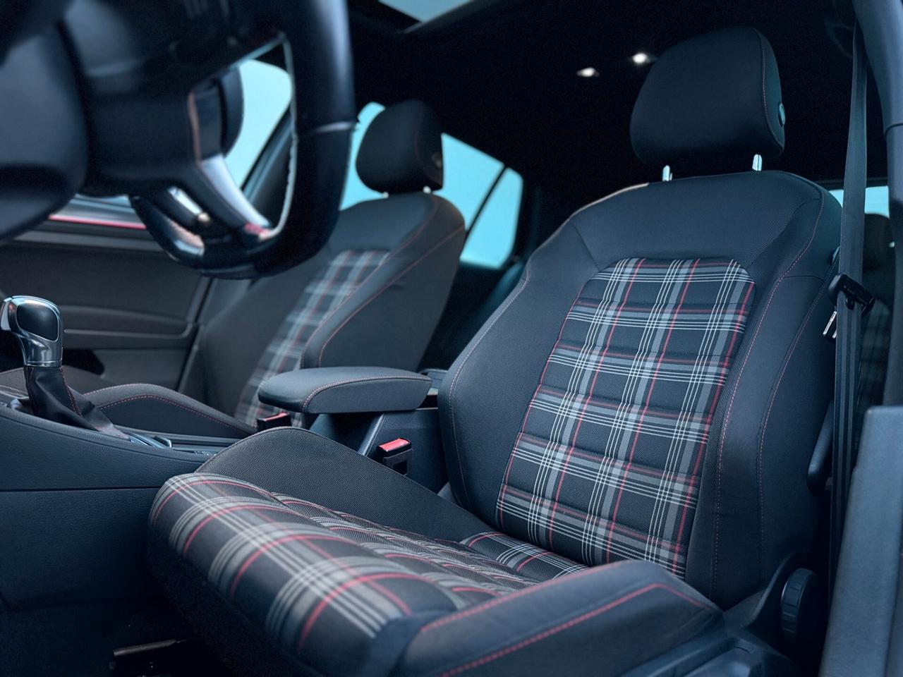 Volkswagen Golf 7.5 GTI Performance 245 CV TETTO*DSG*FULL