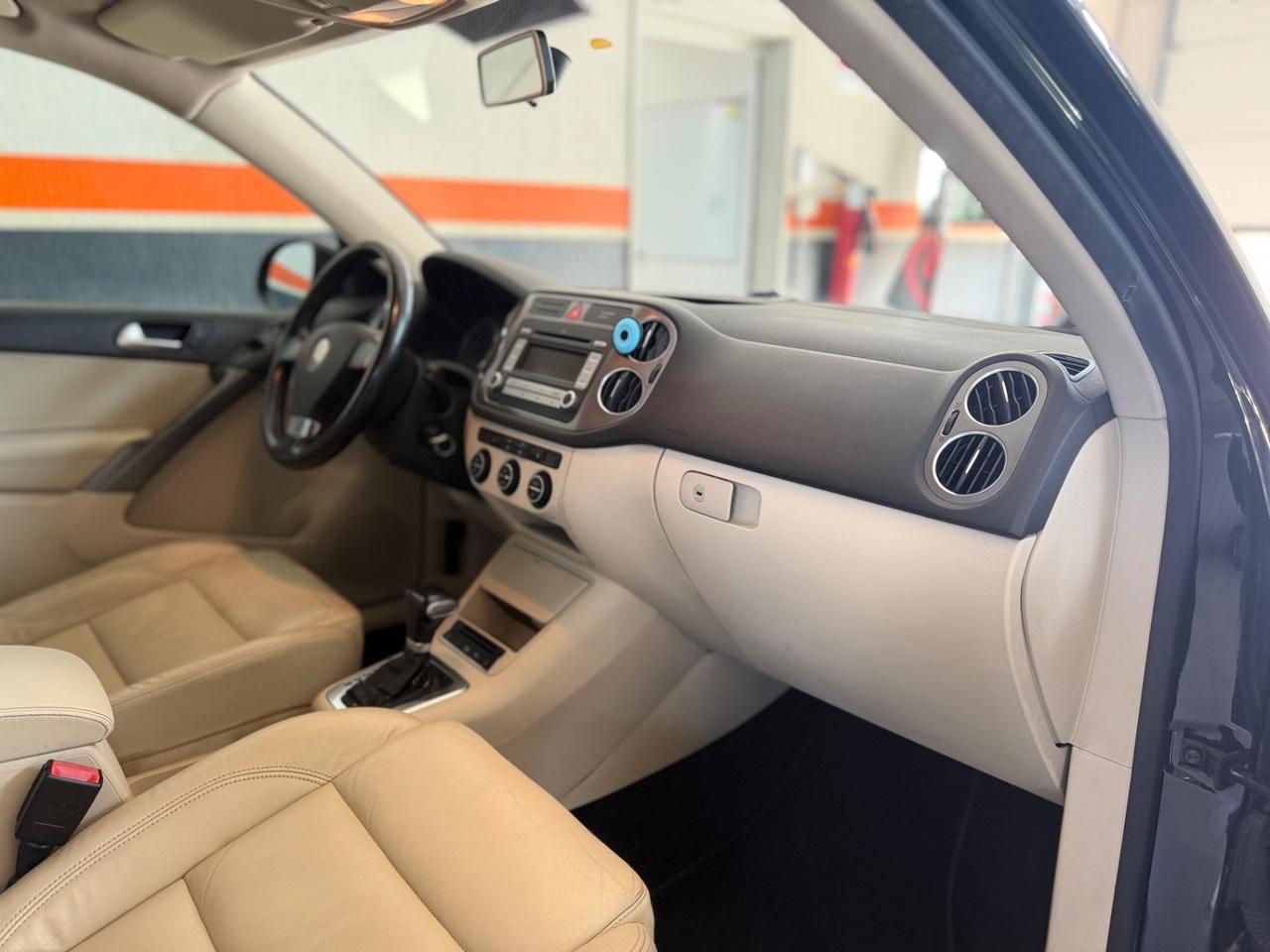 Volkswagen Tiguan 2.0 16V TDI DPF tiptronic Sport & Style (18°)