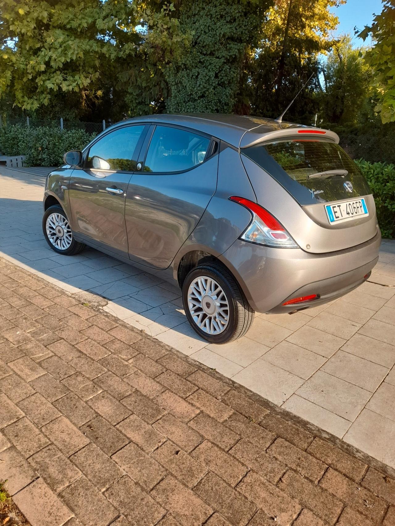 Lancia Ypsilon 0.9 TwinAir 85 CV 5 porte Metano