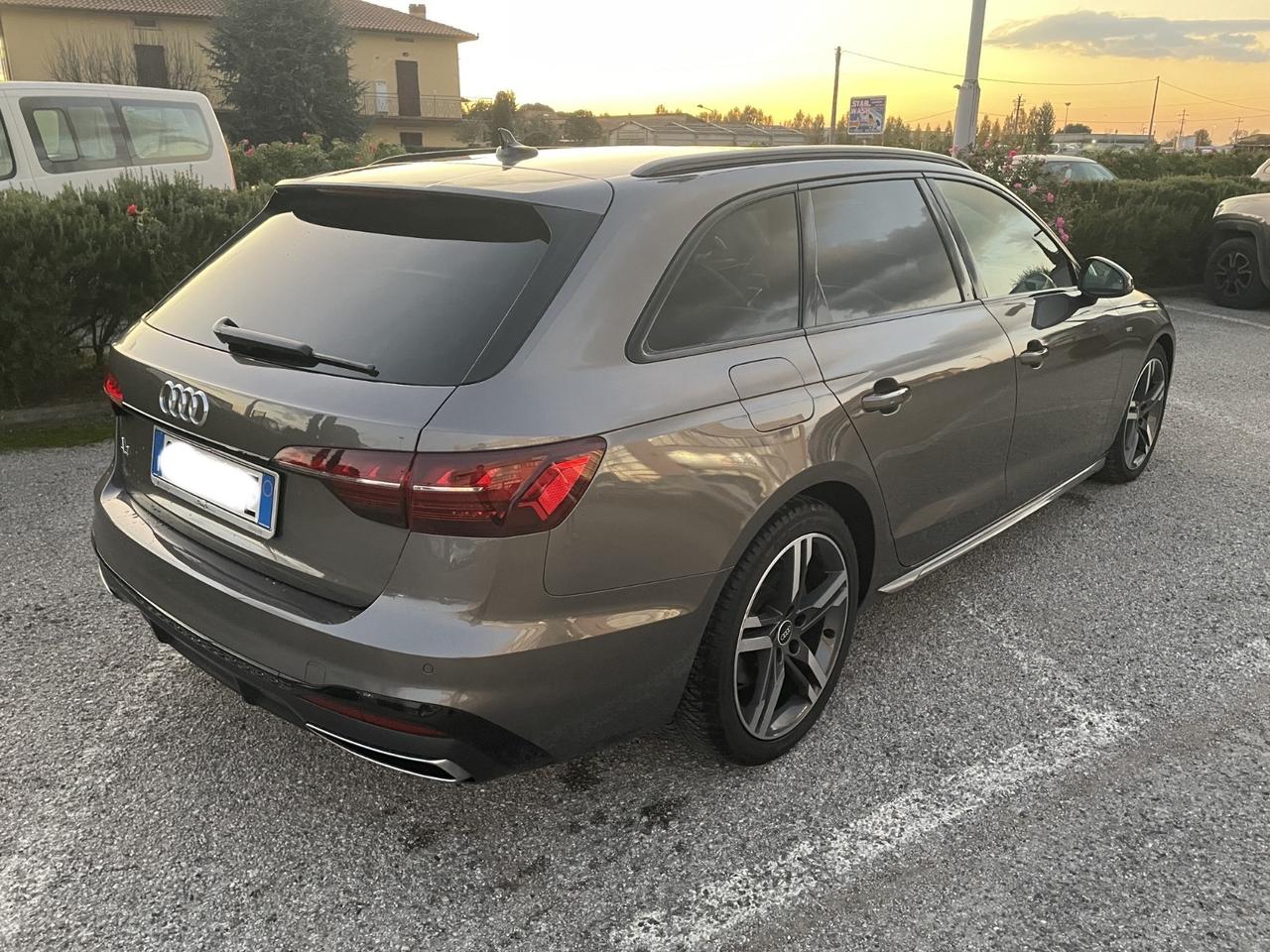 Audi A4 Avant 40 TDI quattro S tronic Business