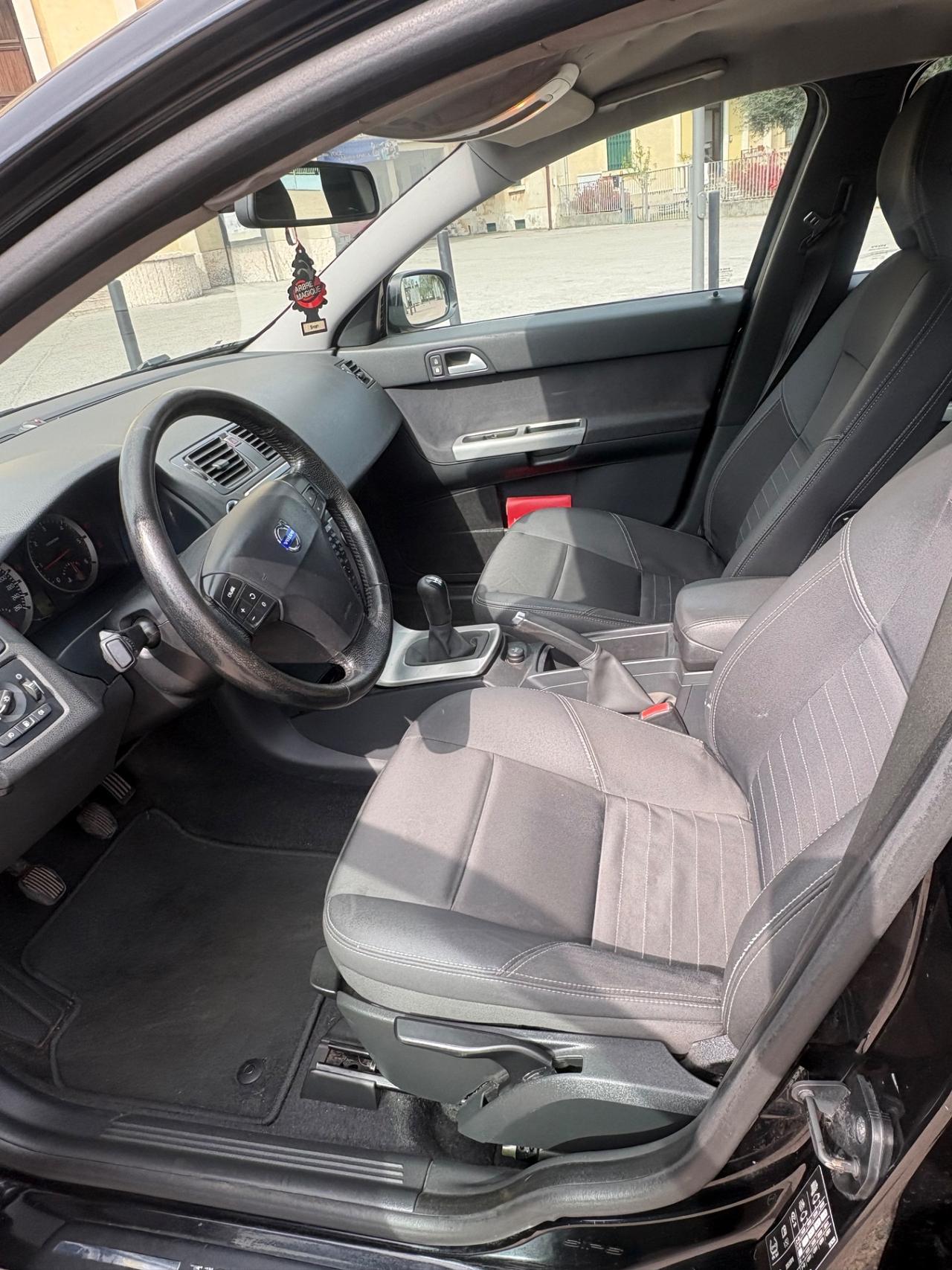 Volvo V50 D anno 2012 pronta a uso ok neo patentati