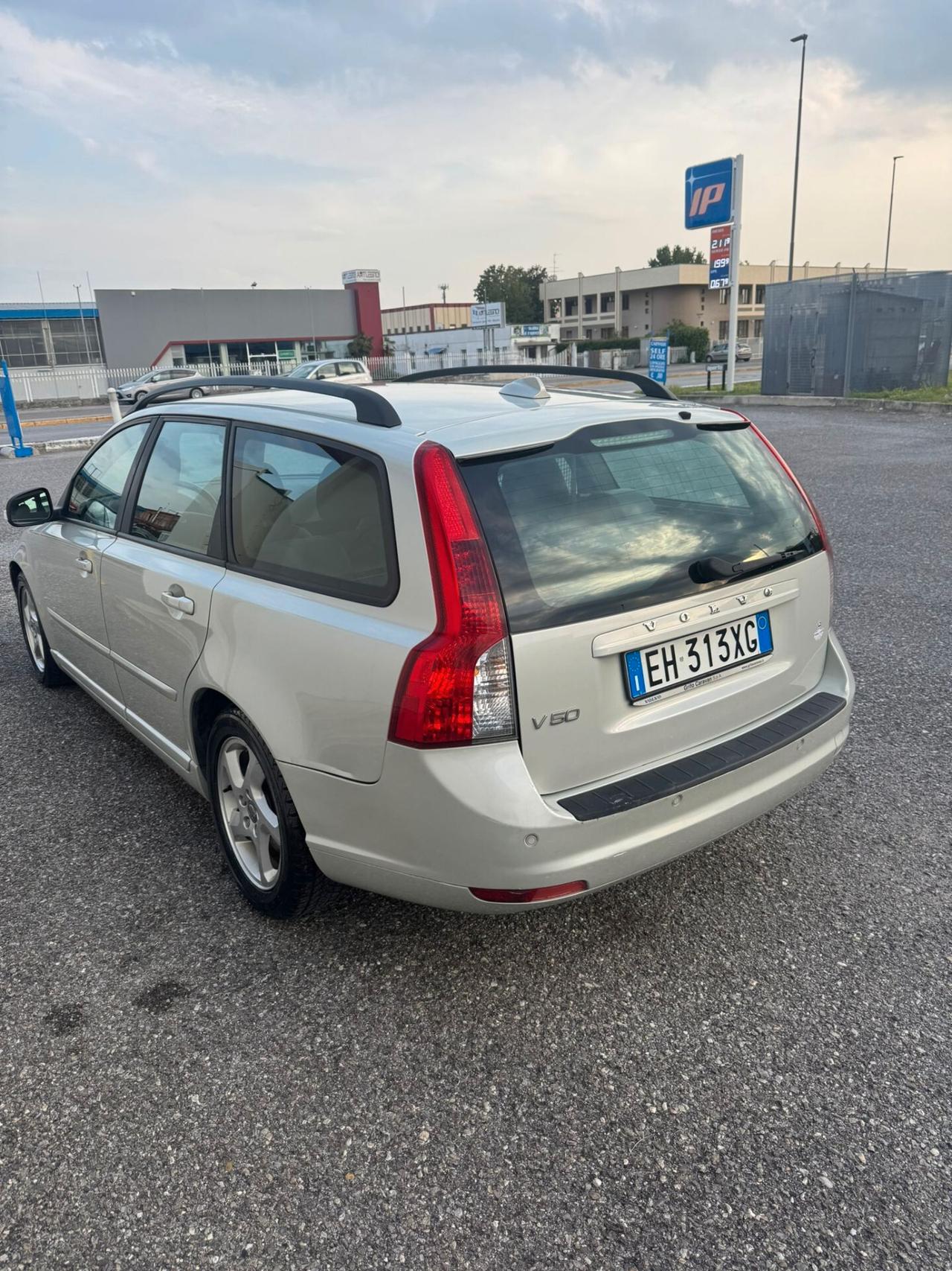 Volvo V50 D2 R-design