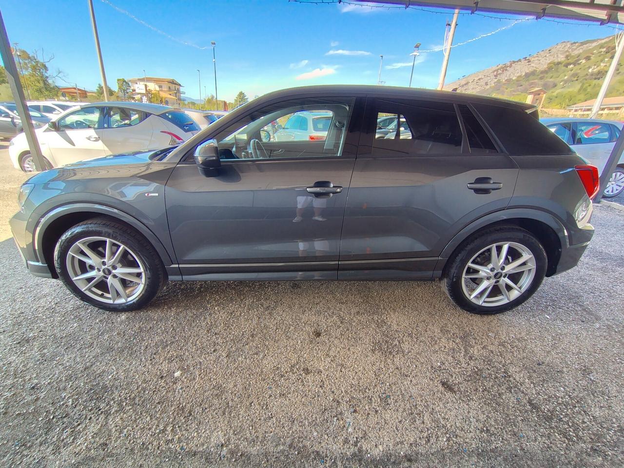 Audi Q2 35 TDI S tronic Identity Black