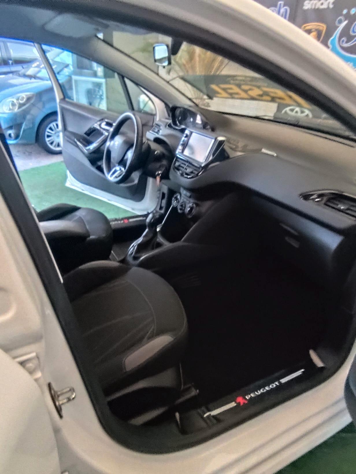 Peugeot 208 1.4 HDi 68 CV 5 porte Allure