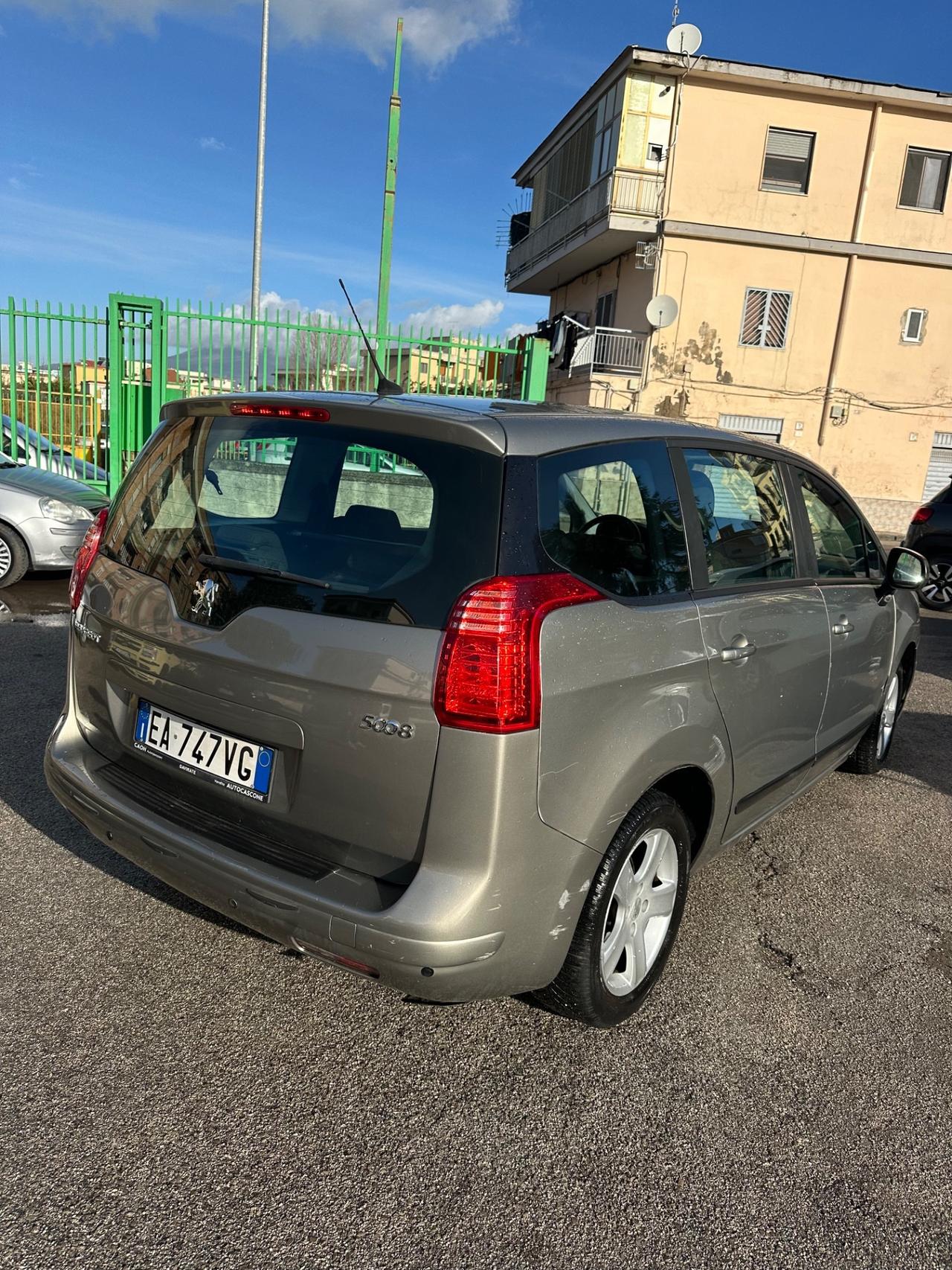 Peugeot 5008 1.6 HDi 110CV Féline