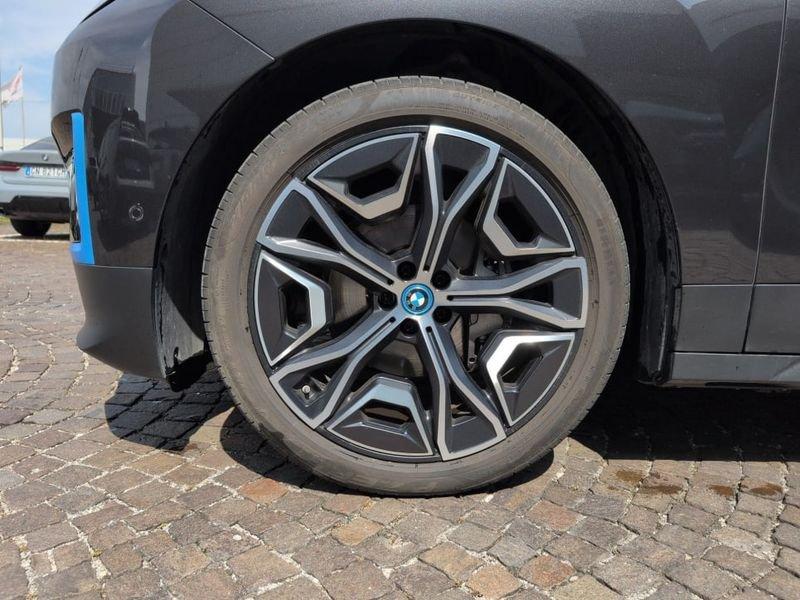 BMW iX XDRIVE40 PACCHETTO SPORTIVO