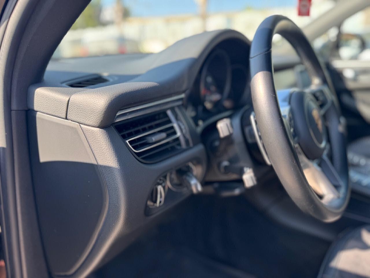 Porsche Macan 2.0 pari al nuovo