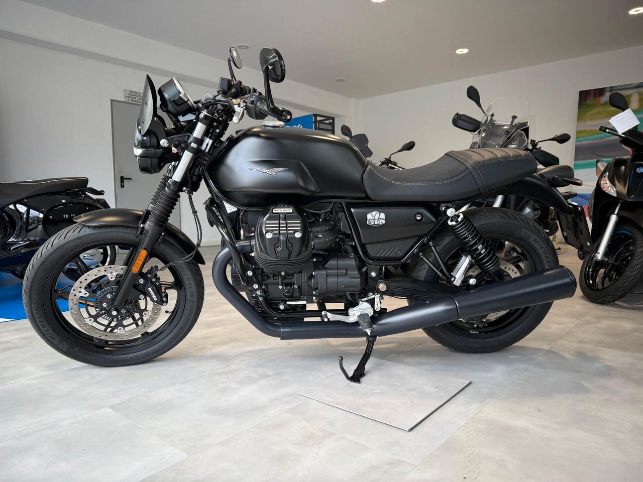 Moto Guzzi V7 IV Stone €5