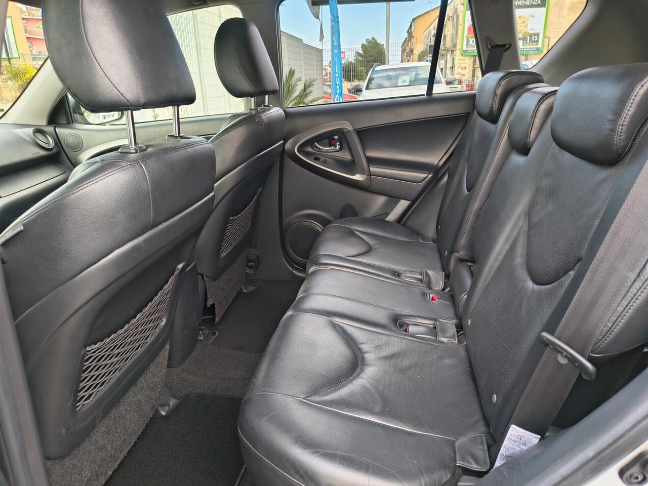 TOYOTA RAV4 2.2 DIESEL MODELLO LUXURY ANNO 2009