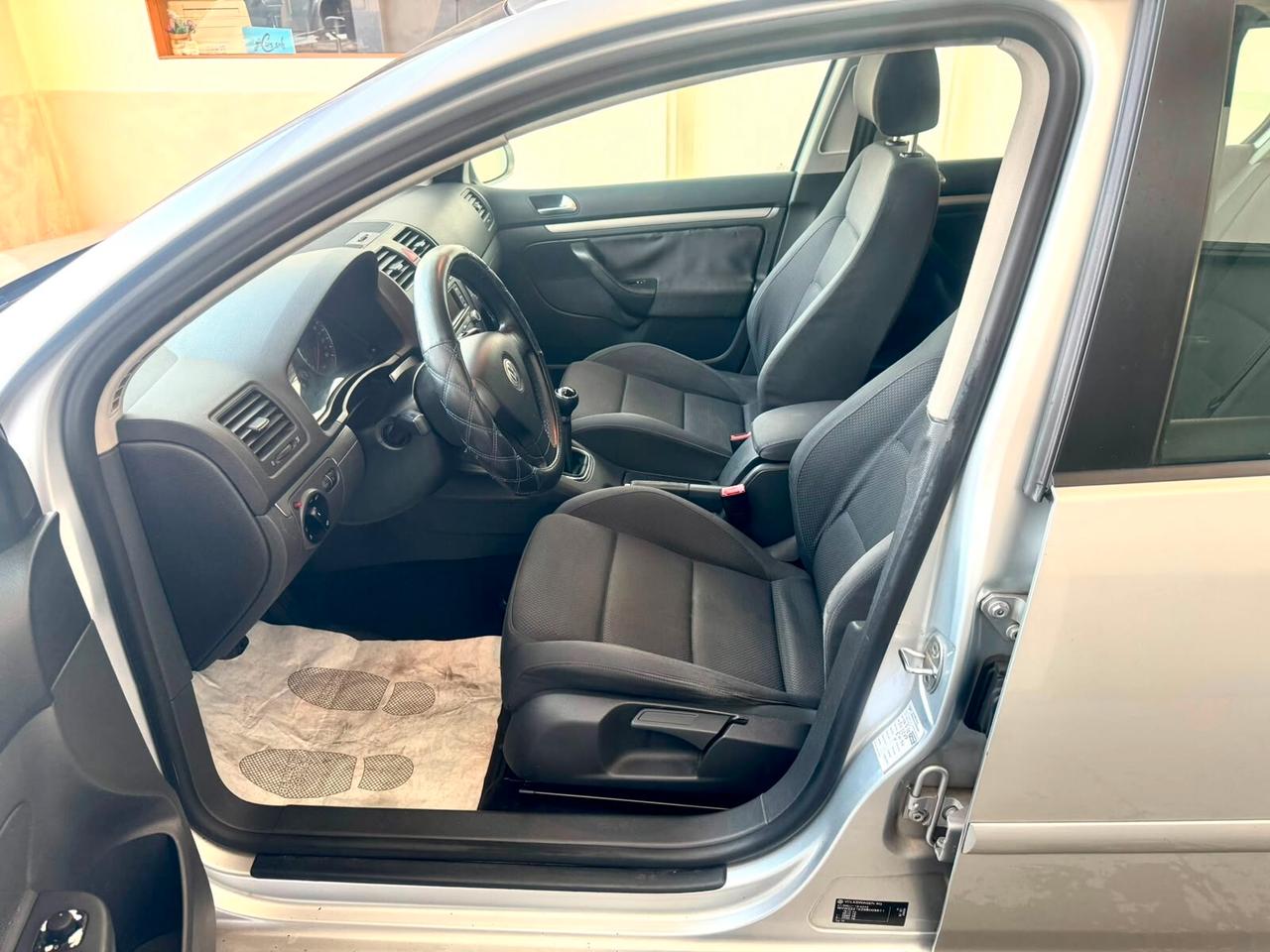 Volkswagen Golf 1.6 16V FSI 5p. Sportline