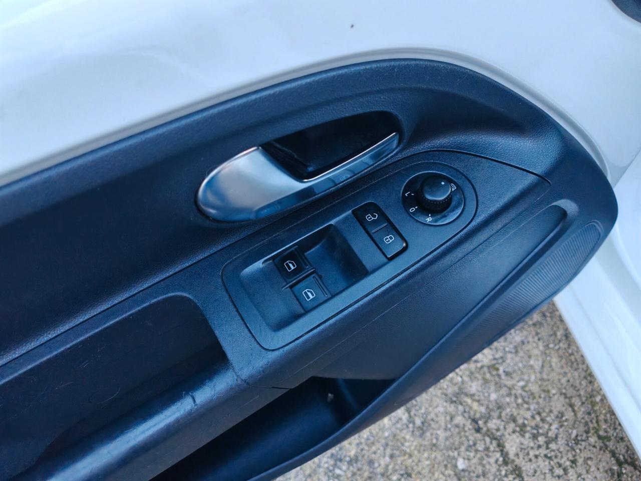Volkswagen Up 1.0 benzina 08/2015 Cv60