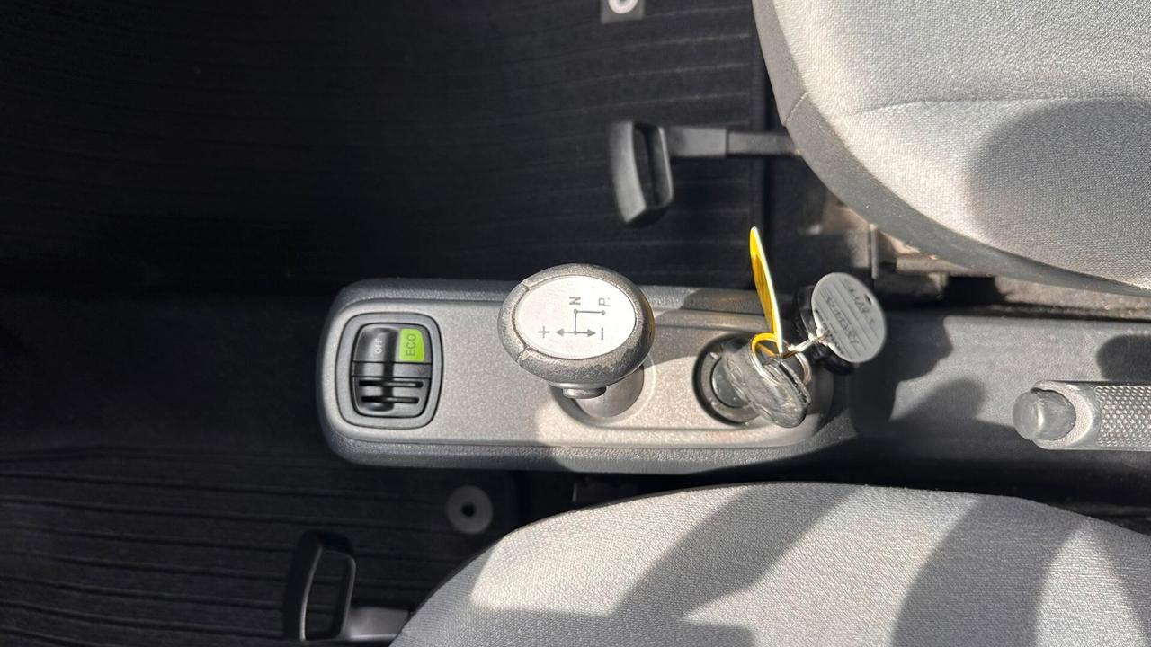 Smart ForTwo 1000 45 kW MHD coupé pure 2011 LEGGI TESTO