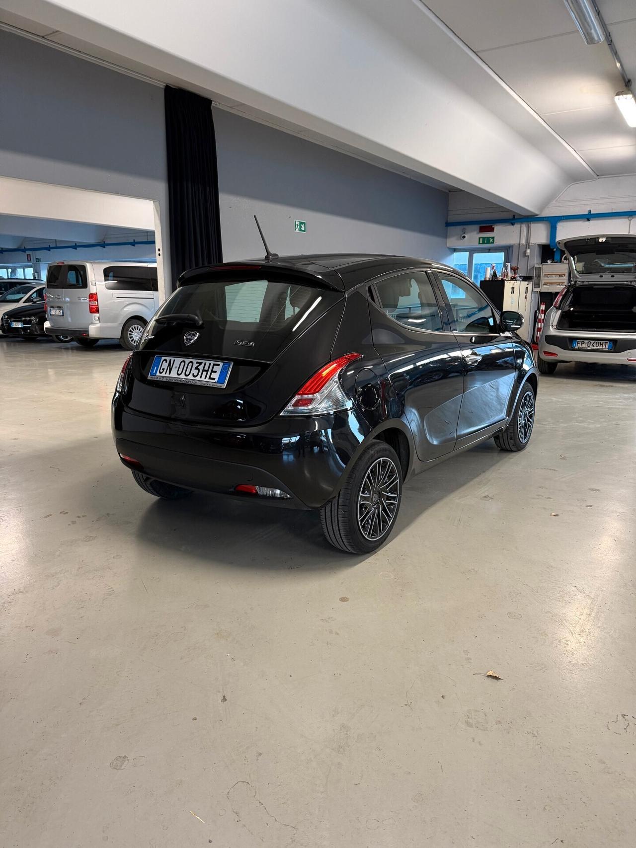 Lancia Ypsilon 1.0 FireFly 5 porte S&S Hybrid Gold