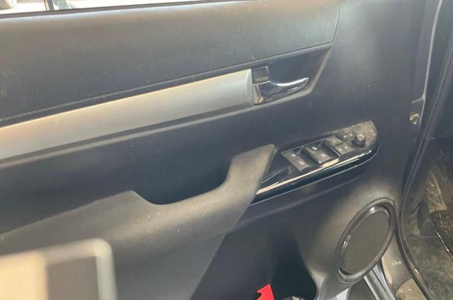 TOYOTA Hilux 2.4 D-4D 2WD 4 porte Double Cab Lounge
