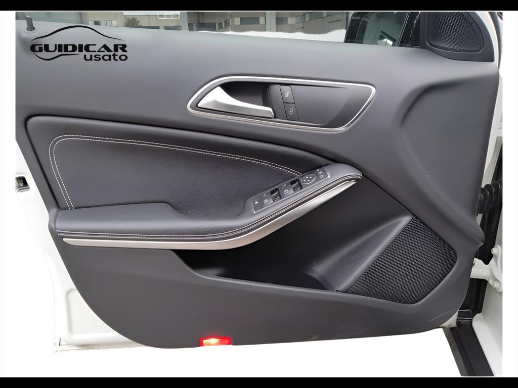 Mercedes-Benz GLA-X156 2014 - GLA 220 d (cdi) Sport 4matic 170cv auto