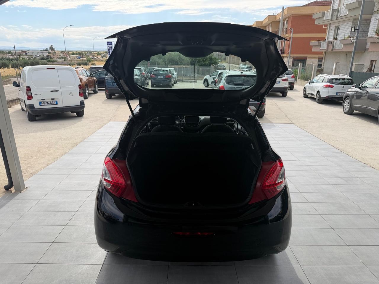 Peugeot 208 1.4 HDi 68 CV 5 porte Allure