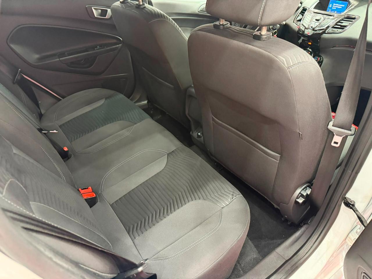 Ford Fiesta 1.5 TDCi 75cv BLACK-WHITE - 2014