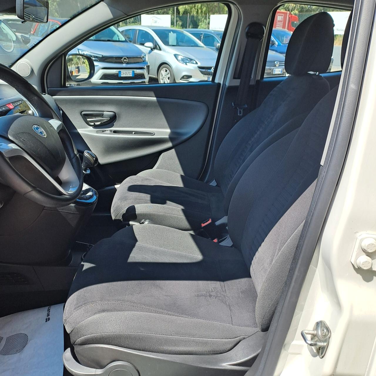 Lancia Ypsilon 1.2 Bz/Gpl 69 Cv Silver