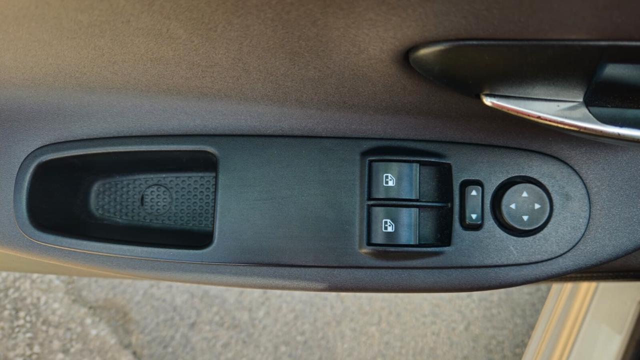 Lancia Ypsilon 1.2 69 CV 5 porte Gold