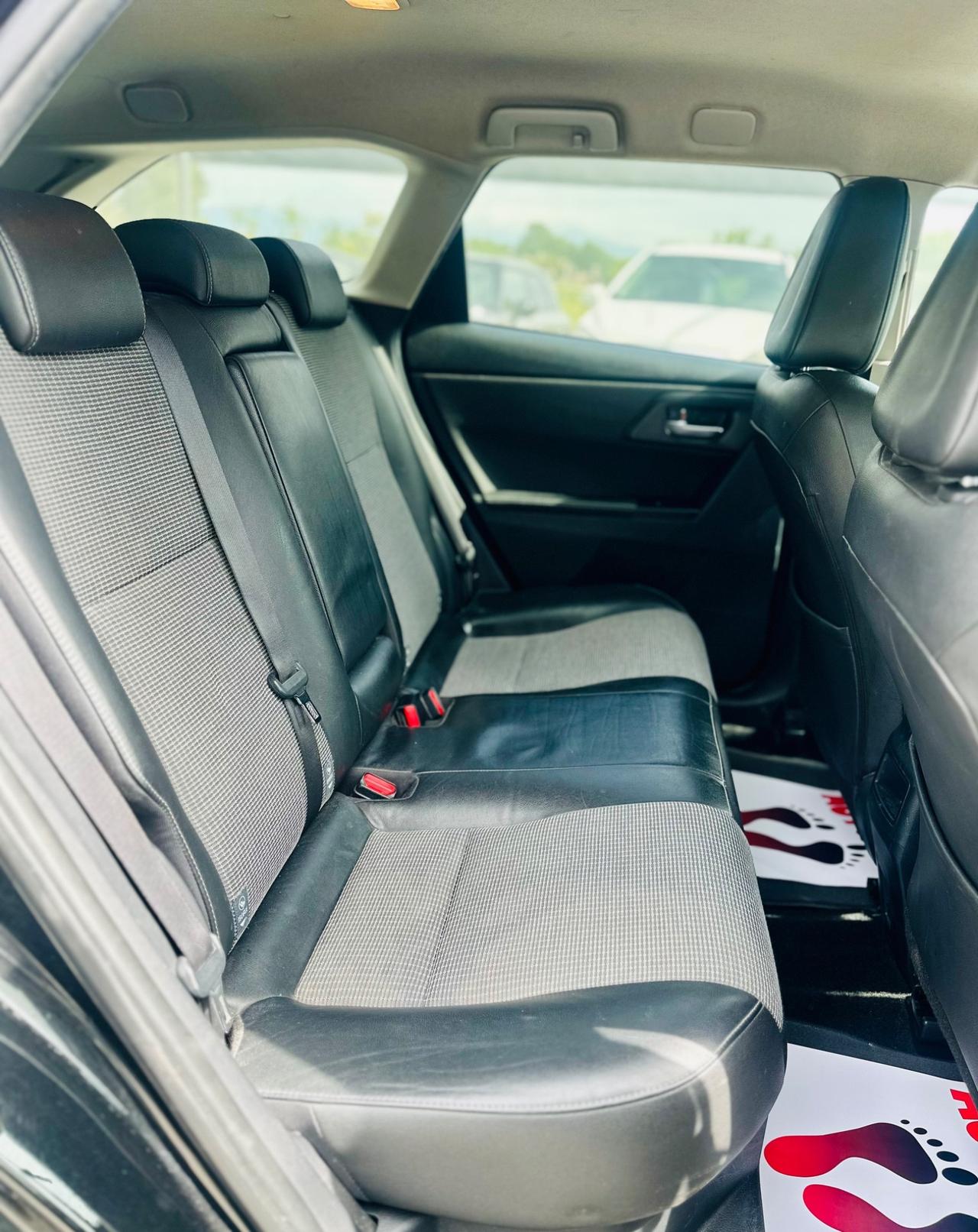 Toyota Auris Touring Sports 1.8 Hybrid Lounge