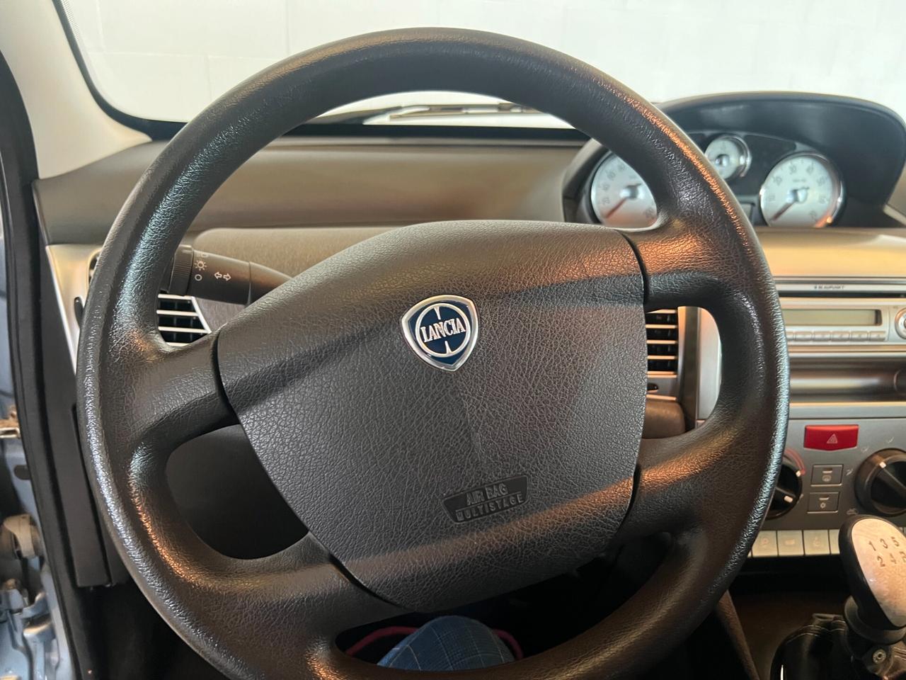 Lancia Ypsilon y 1.2 benzina solo 97.505 km ok neopatentati