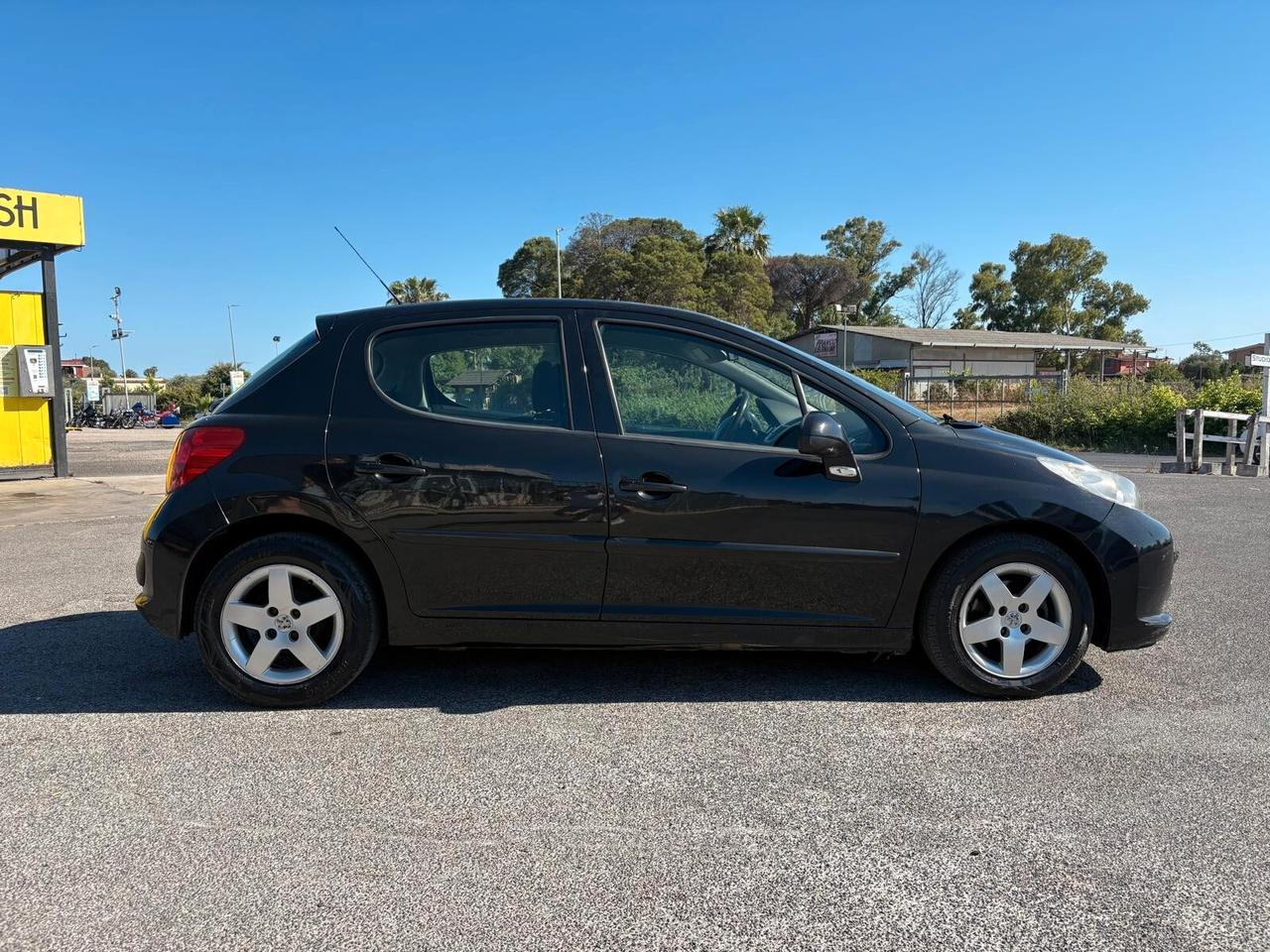 Peugeot 207 1.4 HDi 70CV 5p. ONE Line