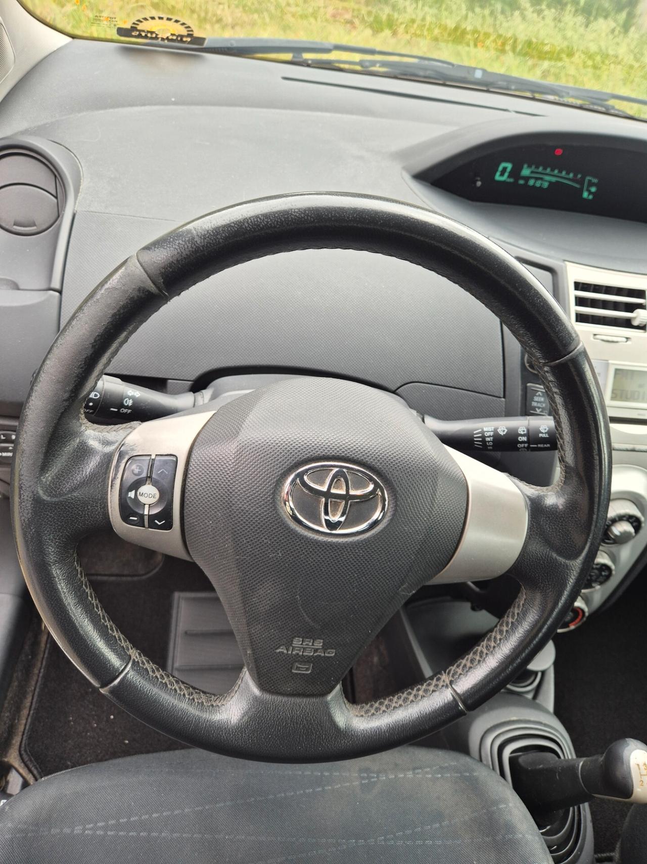 Toyota Yaris 1.0 benzina 5 porte