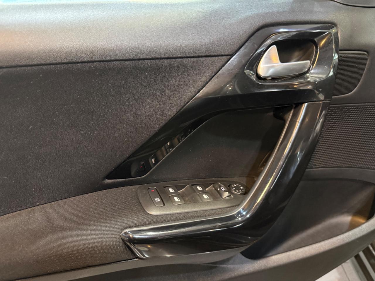 Peugeot 208 1.2 Access 82cv DISTRIBUZIONE FATTA !!