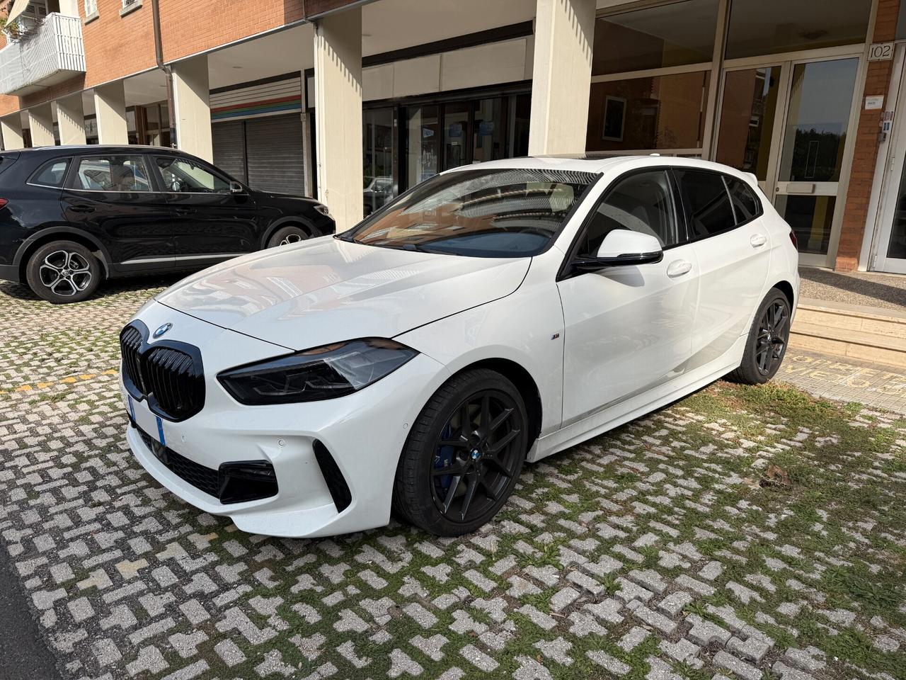 Bmw 118i M Sport Pro full optional, tetto panoramico, sedili a guscio alcantara, head up, tagliandi bmw