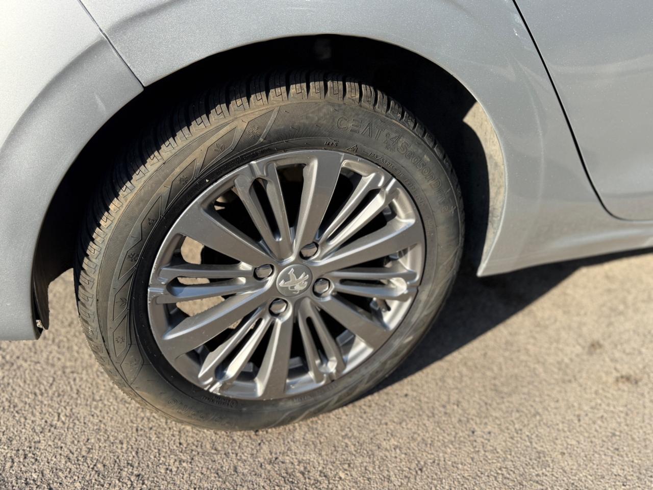 Peugeot 208 PureTech 82 5 porte Allure