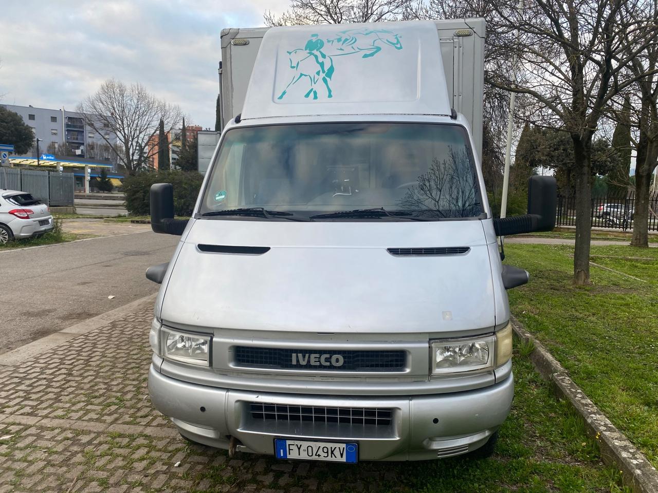 Iveco Daily 50 C11 trasporto per 3 cavalli patente B