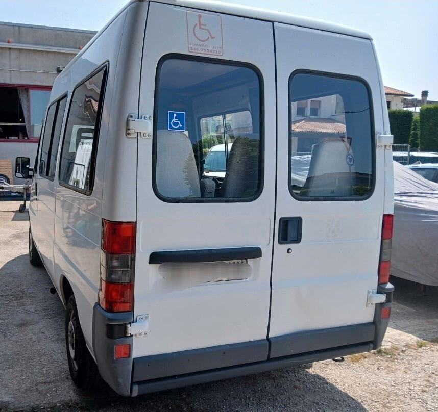 Fiat Ducato con pedana