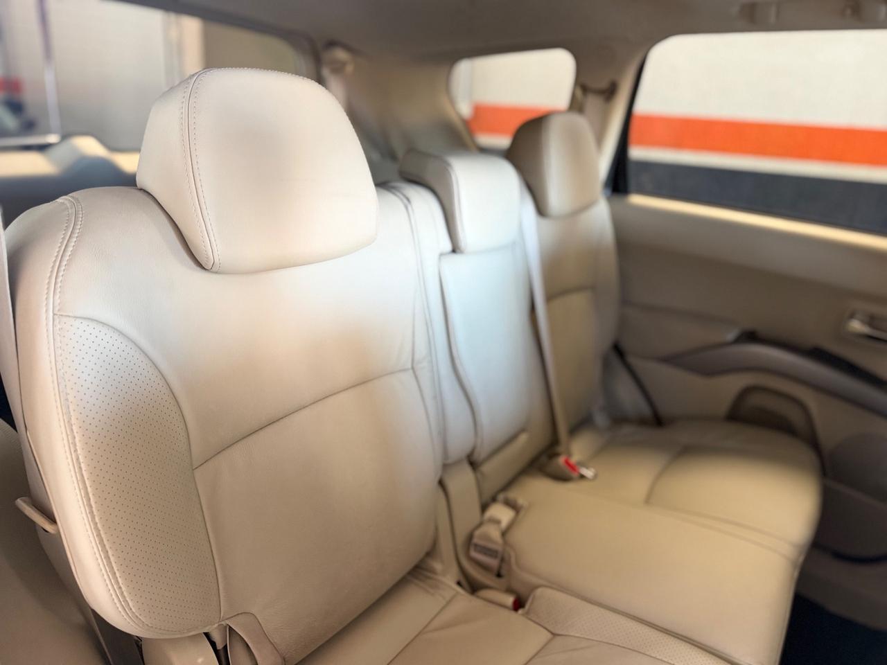 Mitsubishi Outlander 2.2 DI-D Instyle 7 p.ti DPF