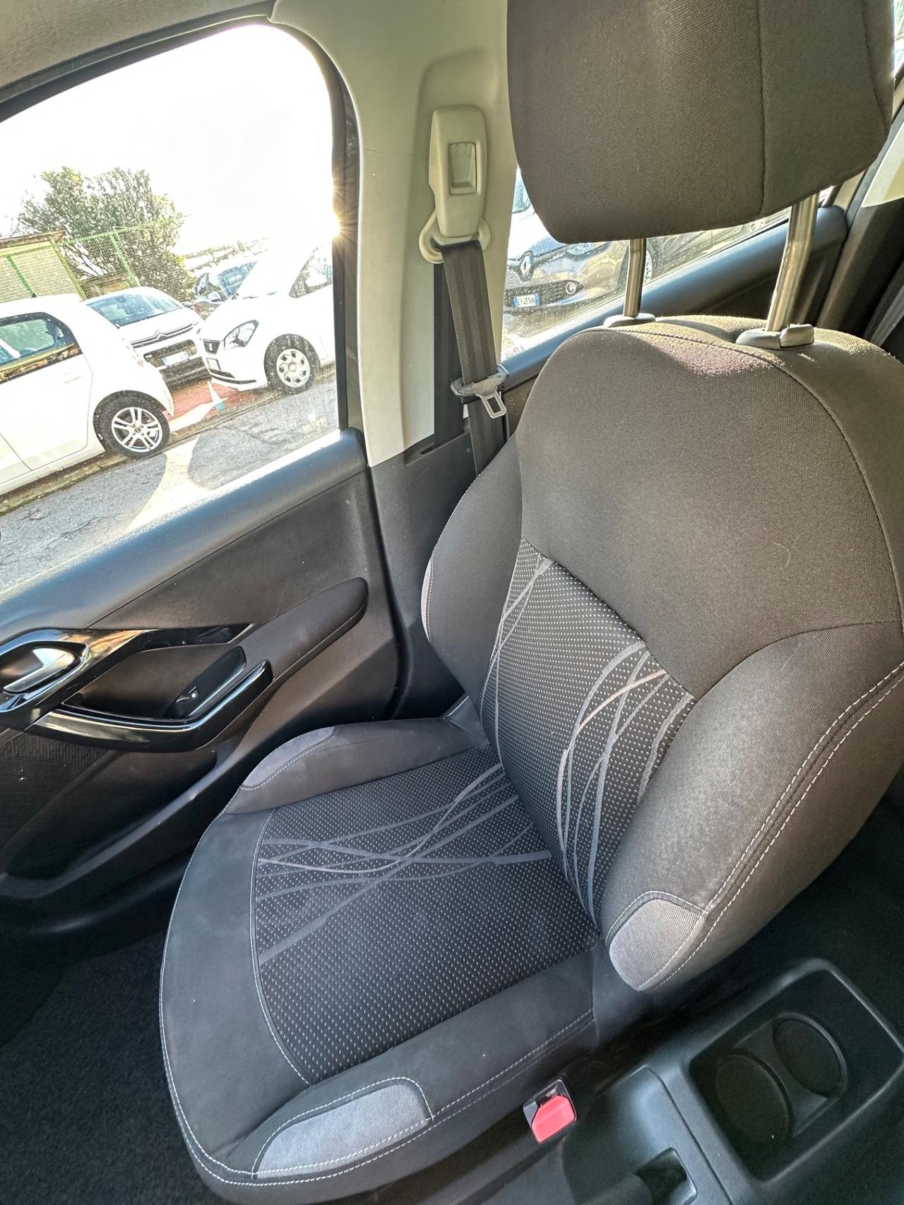 Peugeot 208 1.4 HDi 68 CV 5 porte Active