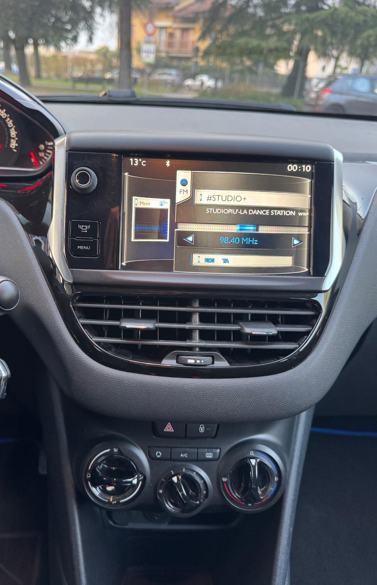 Peugeot 208 1.4 HDi 68 CV 5 porte Allure