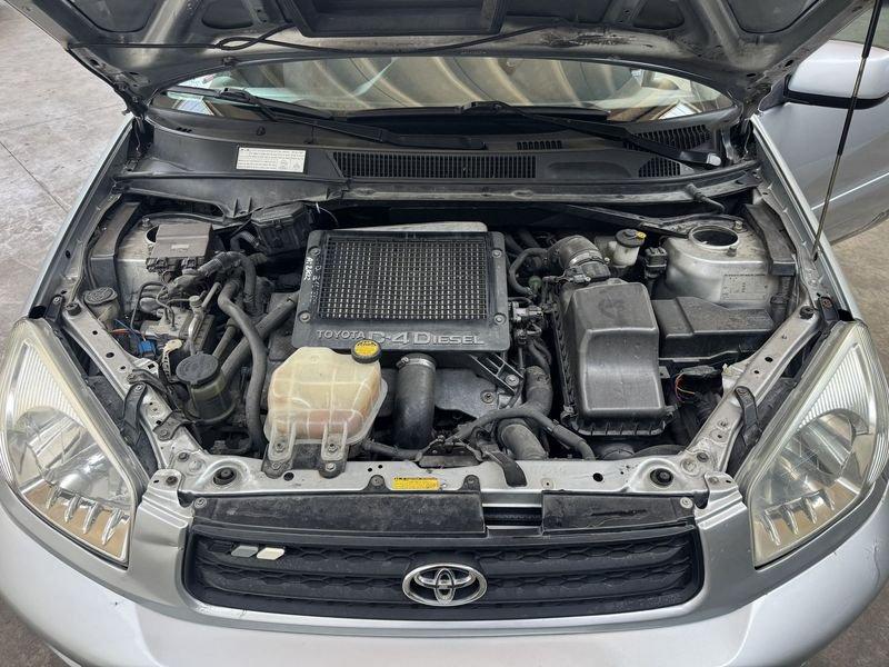 Toyota RAV4 5p 2.0 d-4d 16v ASI KIT RIALZO +4CM LUCI LED PORTAPACCHI