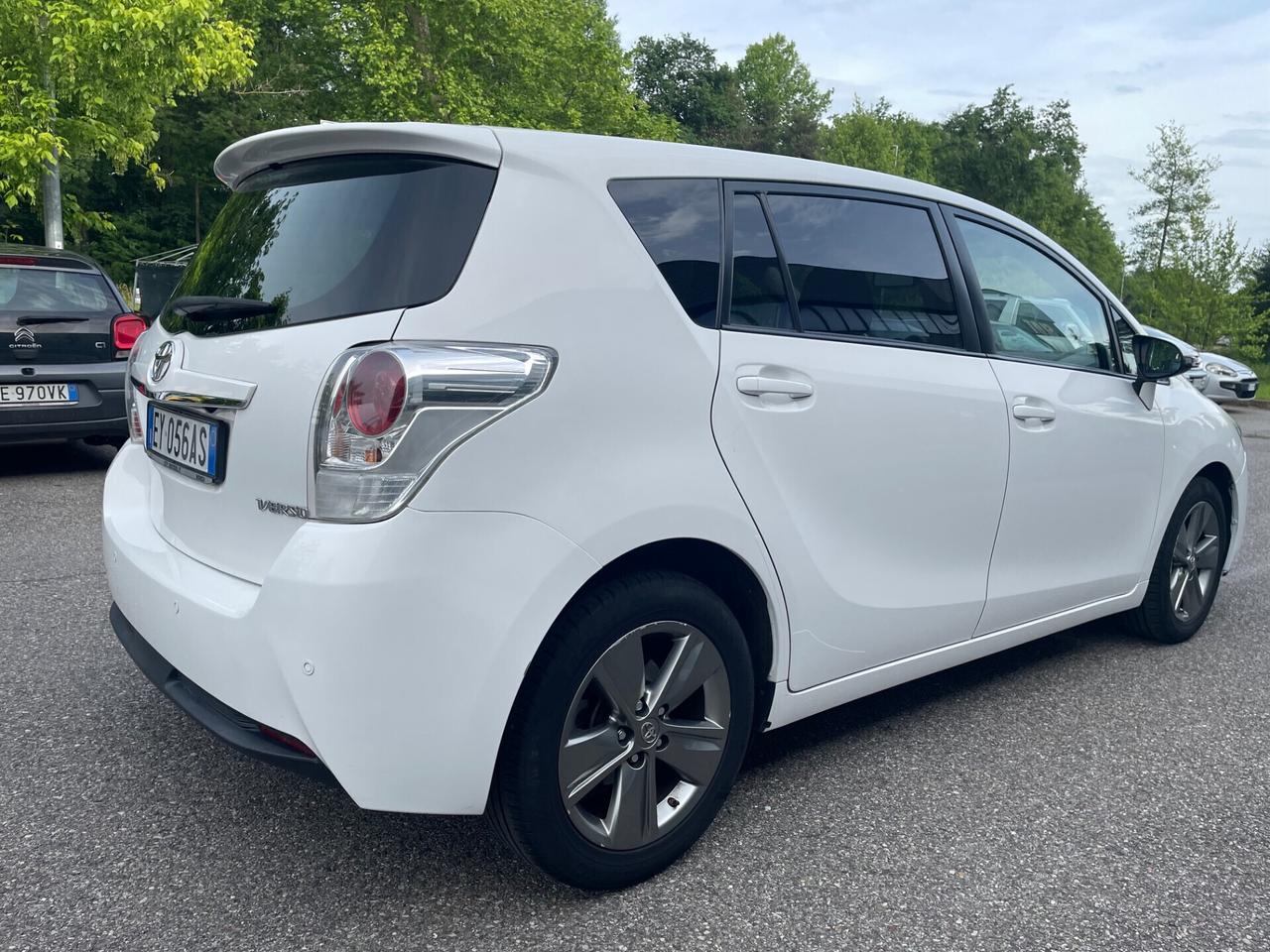 Toyota Verso 1.6 D-4D 7 posti*Tetto*Navi*Neopatentati*