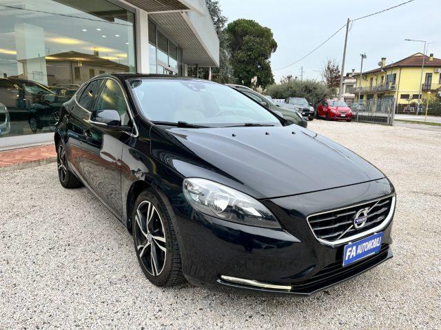 VOLVO V40 D3 Geartronic Momentum