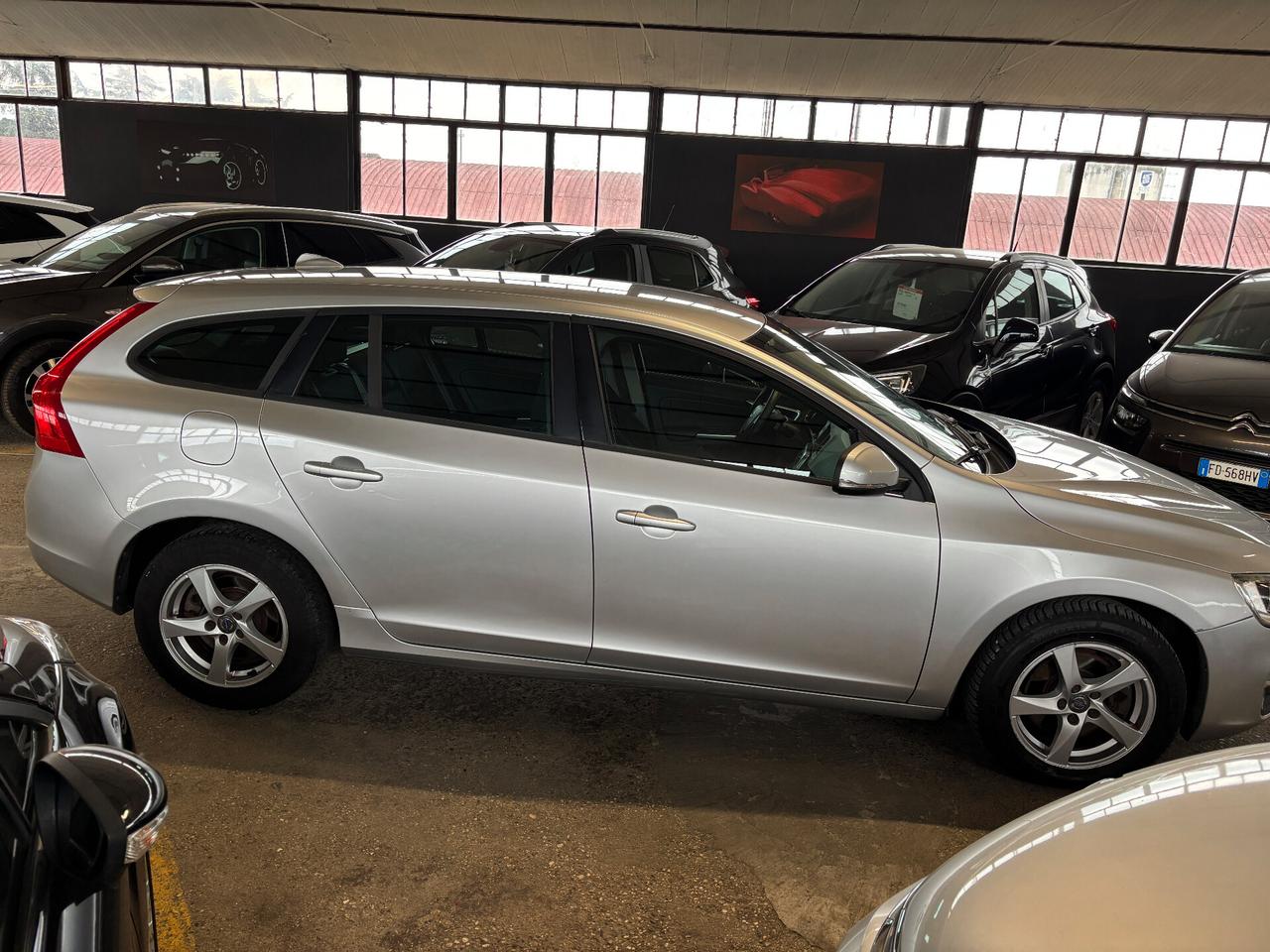 Volvo V60 1.6 84kw 115cv Momentum NEOPATENTATO