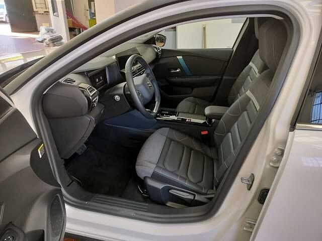 Citroen C4 motore elettrico 136 CV Shine