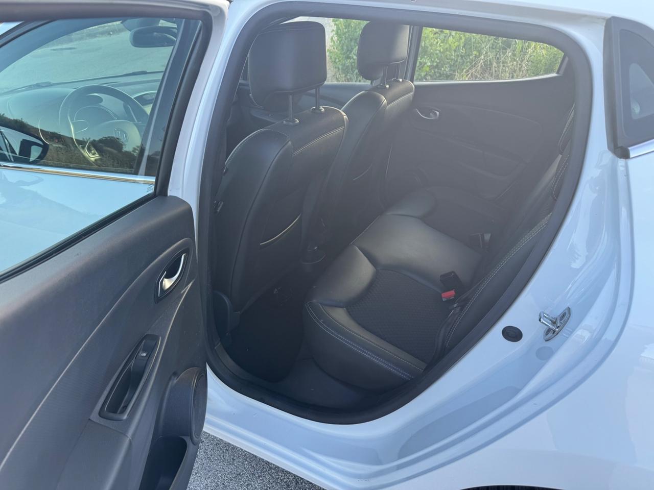 Renault Clio dCi 8V 75 CV 5 porte Moschino Life N 1 (autocarro)