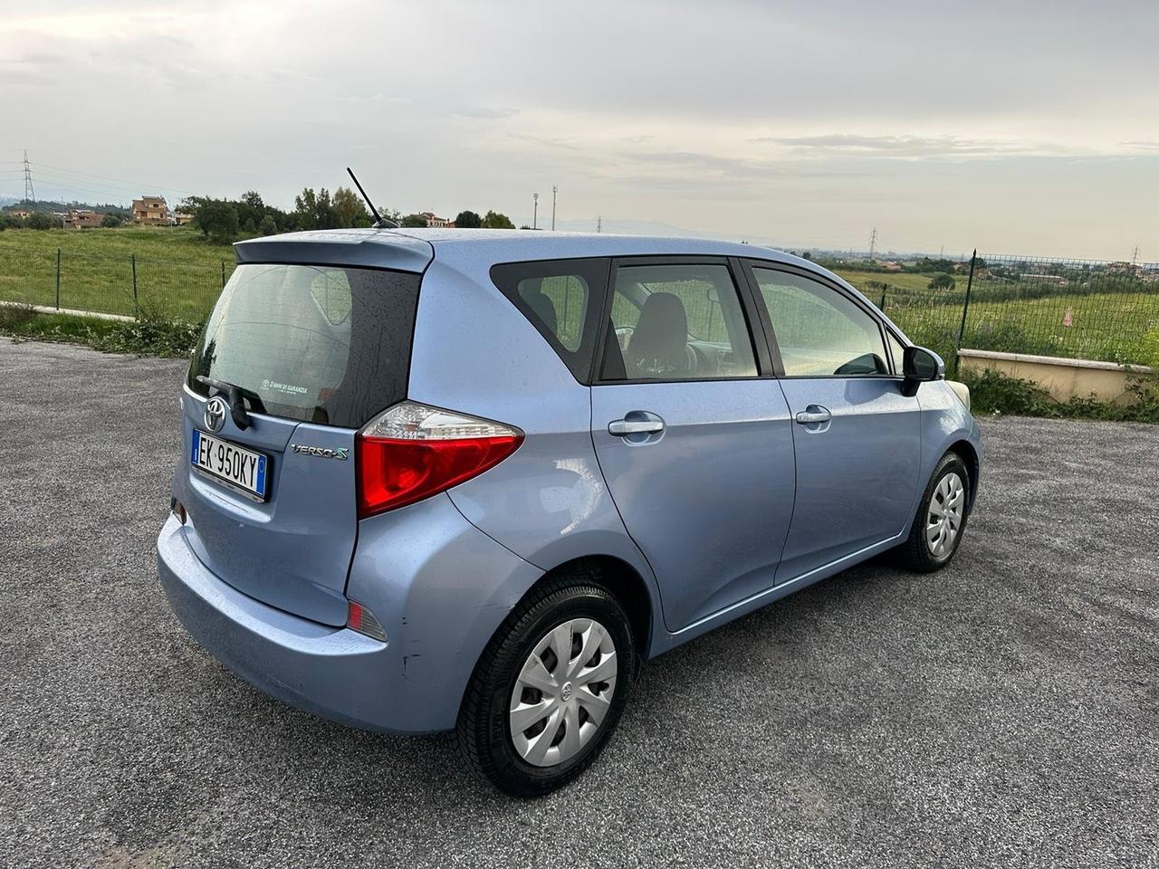 Toyota Verso-S 1.3 MT Lounge