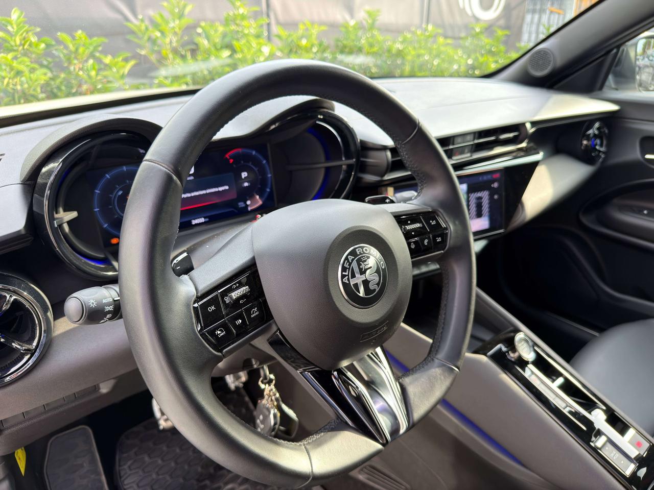 Alfa Romeo Junior 1.2 HYBRID SPECIALE 136 cv AUTOMATICA TETTO