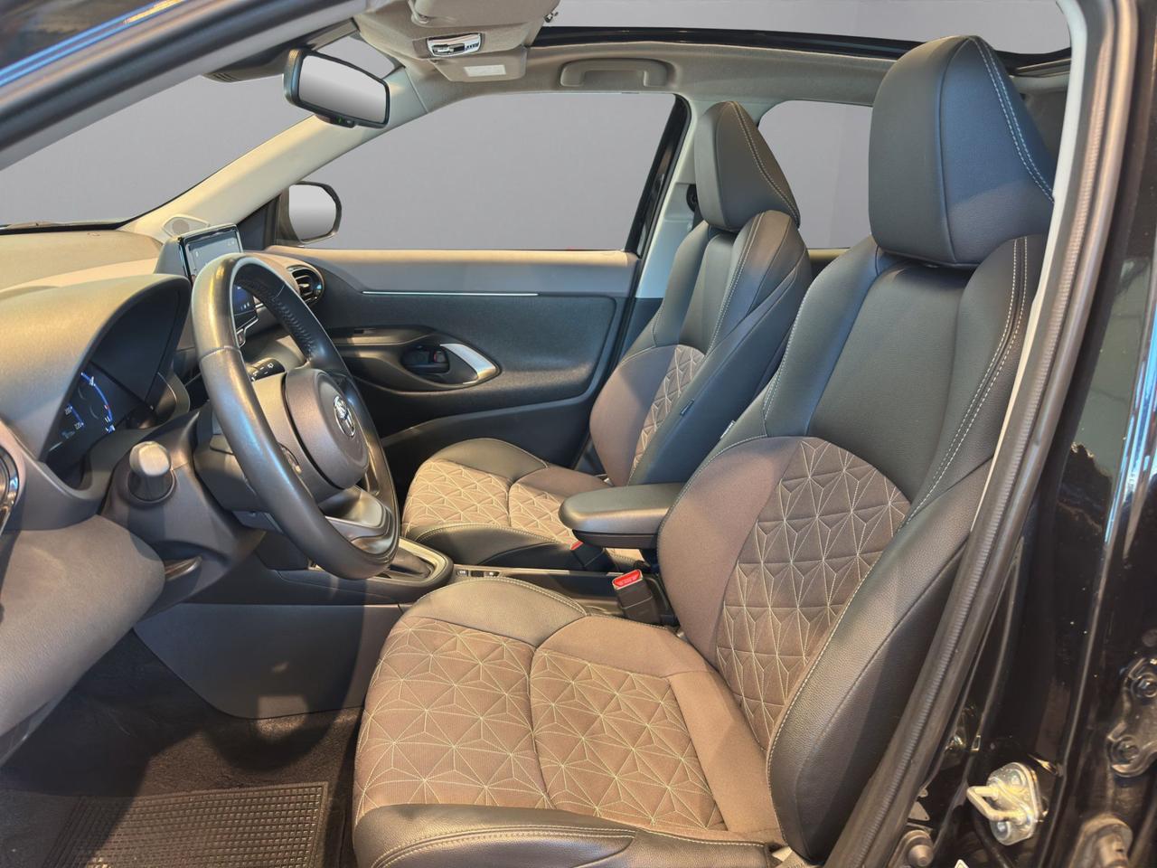 Toyota Yaris Cross 1.5h Lounge fwd 116cv e-cvt