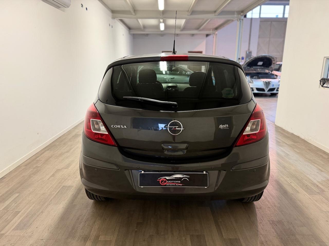 Opel Corsa 1.2 5 porte Cosmo NEOPATENTATI