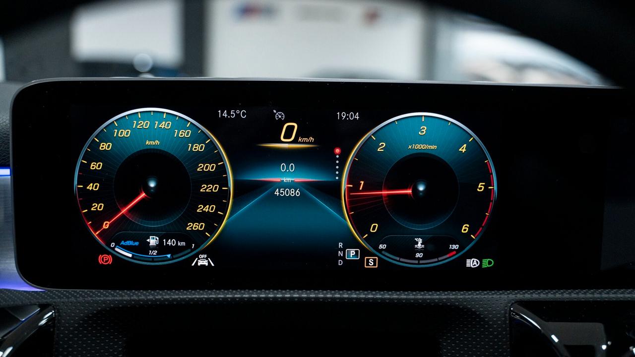 Mercedes-benz A 180 D PREMIUM PLUS AMG TETTO PACK LUCI MULTIBEAM FULL