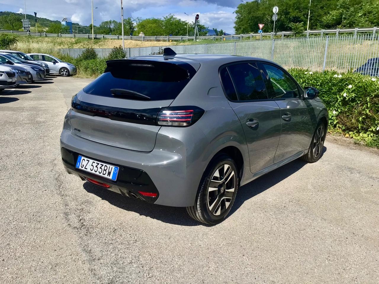 Peugeot 208 1.2 100cv Allure
