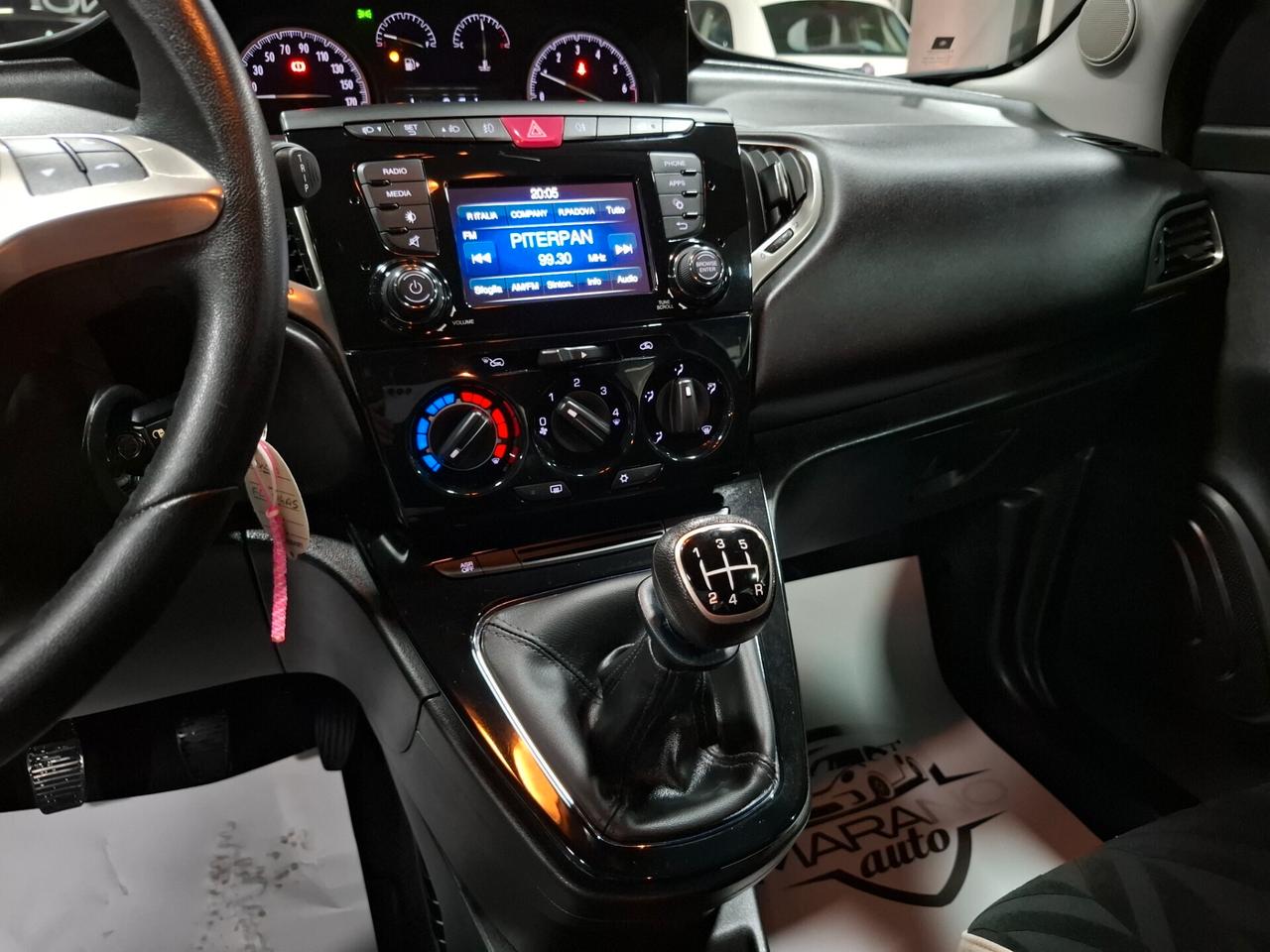 Lancia Ypsilon 1.2 benzina Silver Neopatentato